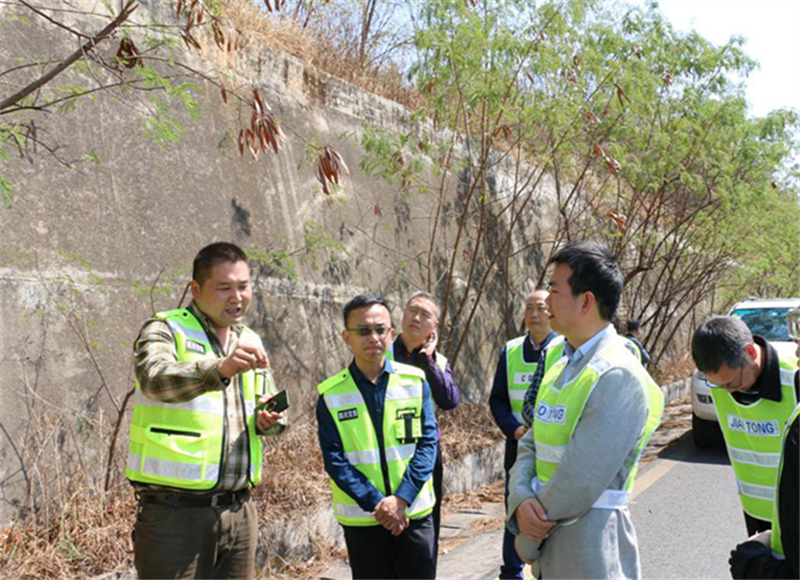 公司董事郜进良一行赴 攀田路、泸黄路实地调研并指导工作